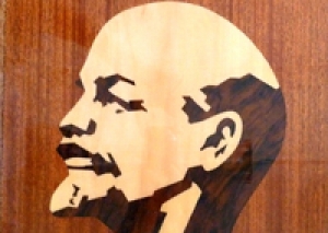 Лениниана в гипсе и чугуне